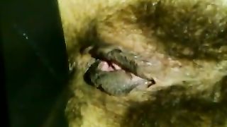 Casalinga gioca con la sua topa pelosissima