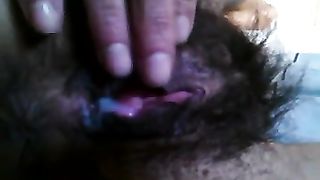 Sborrata nella figa cespugliosa