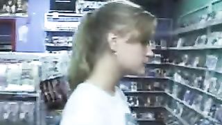 Pompino in un sexy shop