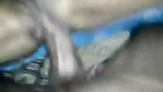 Scopata di una giovane coppia indiana