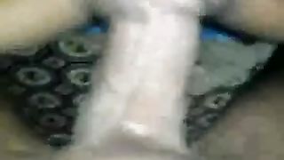 Scopata di una giovane coppia indiana