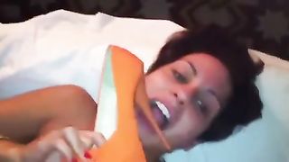 Sborro sulla faccia da zoccola della mia tipa