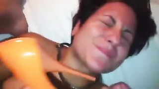 Sborro sulla faccia da zoccola della mia tipa