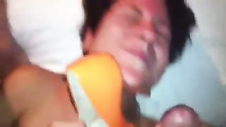 Sborro sulla faccia da zoccola della mia tipa