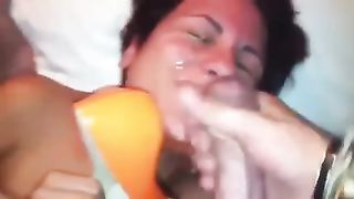 Sborro sulla faccia da zoccola della mia tipa