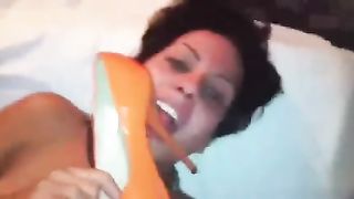 Sborro sulla faccia da zoccola della mia tipa