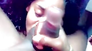 Pompino con leccata di scroto e sborrata