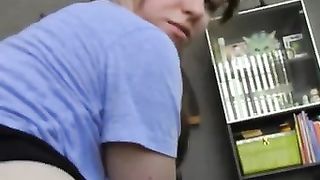 La mia sorella maggiore prova il mio cazzo