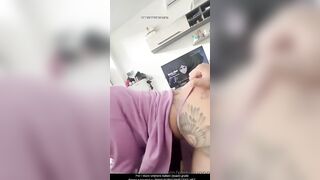 Puttanella italiana se la spassa col bisex di turno