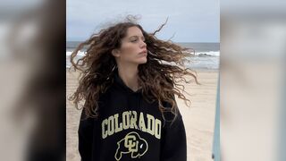 Deepthroat, un po' di cazzo in figa e sborrata in faccia