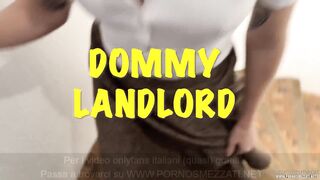 Donna severa mi obbliga a sborrargli in faccia