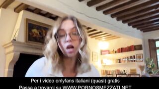 Donna severa mi obbliga a sborrargli in faccia