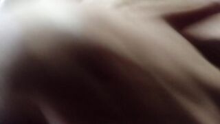 La puttana che ha voglia di uccello si soddisfa da sola