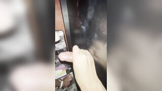 la mia piccola che ingoia al gloryhole