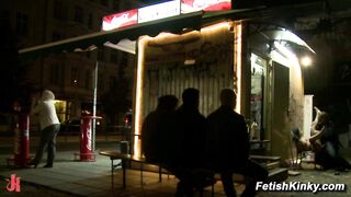 Troietta bruna umiliata in pubblico e poi scopata forte