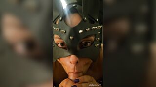 Troia esibizionista di coppia depravata lo fa sborrare  a fontana con un pompino