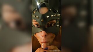 Troia esibizionista di coppia depravata lo fa sborrare  a fontana con un pompino