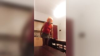 Pamela si esibisce in casa