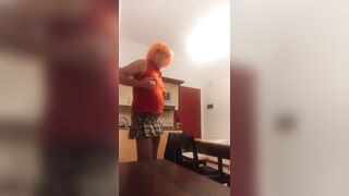 Pamela si esibisce in casa