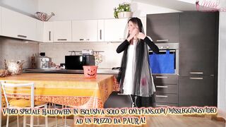 FIGLIO SBORRA NEL CESTO DI HALLOWEEN DELLA MADRE PER SCOPARSELA E RIEMPIRLA