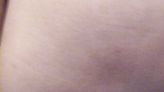 Troia matura con un dildo