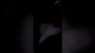 La mia troia mostra il culo e la figa