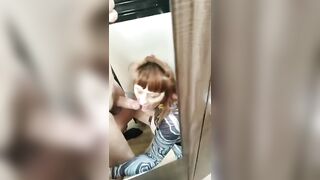 Moglie fa la porca col cazzo in bocca