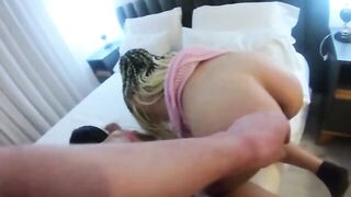 Due latine eccitate mi succhiano il cazzo e mi scopano