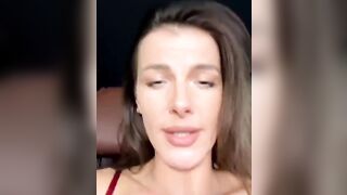 Beccati dal passante mentre fanno sesso in diretta dall'auto