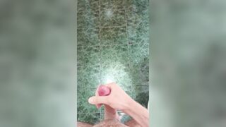 Sborrata gigante! Masturbo il mio cazzo grosso