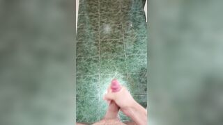 Sborrata gigante! Masturbo il mio cazzo grosso