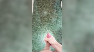 Sborrata gigante! Masturbo il mio cazzo grosso