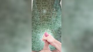 Sborrata gigante! Masturbo il mio cazzo grosso