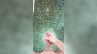 Sborrata gigante! Masturbo il mio cazzo grosso