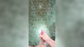 Sborrata gigante! Masturbo il mio cazzo grosso