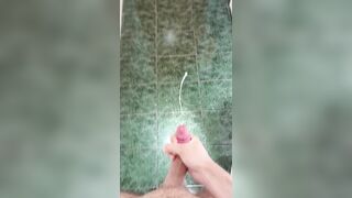 Anteprima del video: Sborrata gigante! Masturbo il mio cazzo grosso