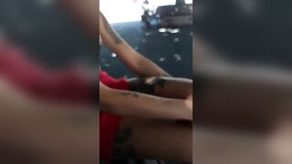 In vacanza a Genova, lei troia si sfila il tanga !