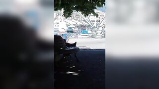 In vacanza a Genova, lei troia si sfila il tanga !