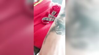 In vacanza a Genova, lei troia si sfila il tanga !