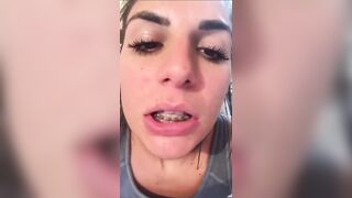 Guarda quanto è brava ad ingoiare tutto questa vacca !