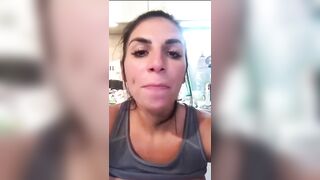 Guarda quanto è brava ad ingoiare tutto questa vacca !