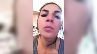 Guarda quanto è brava ad ingoiare tutto questa vacca !