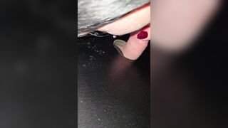 Mia piccola gloryhole spruzzata in bocca