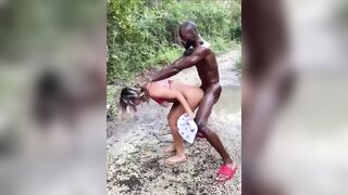 Mia moglie inculata forte dal nero nella foresta