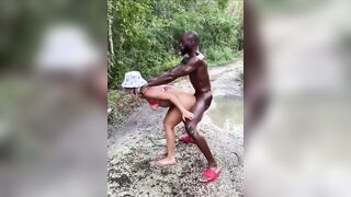 Mia moglie inculata forte dal nero nella foresta