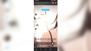 Anteprima del video: Due zoccole italiane se la spassano con un sessantenne panzuto