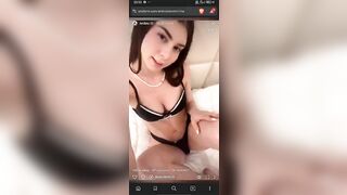 Due zoccole italiane se la spassano con un sessantenne panzuto