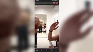 Due zoccole italiane se la spassano con un sessantenne panzuto