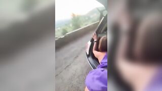 Trombata nel bagaliaio dell'auto dal porcellone