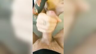 Moglie bionda troia si gusta la minchia del suo cornuto